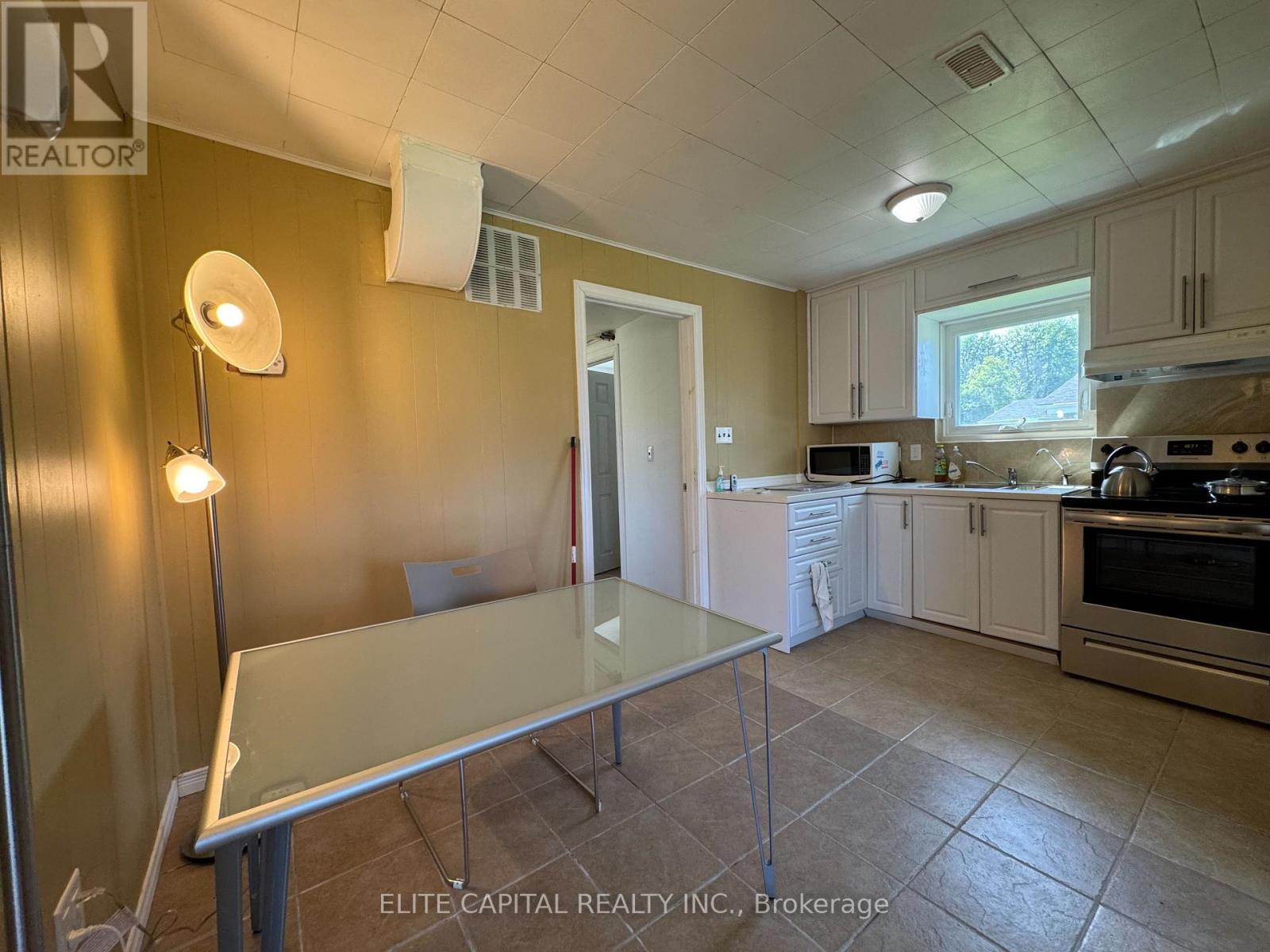 9 Lambrook Drive Property Photo 8