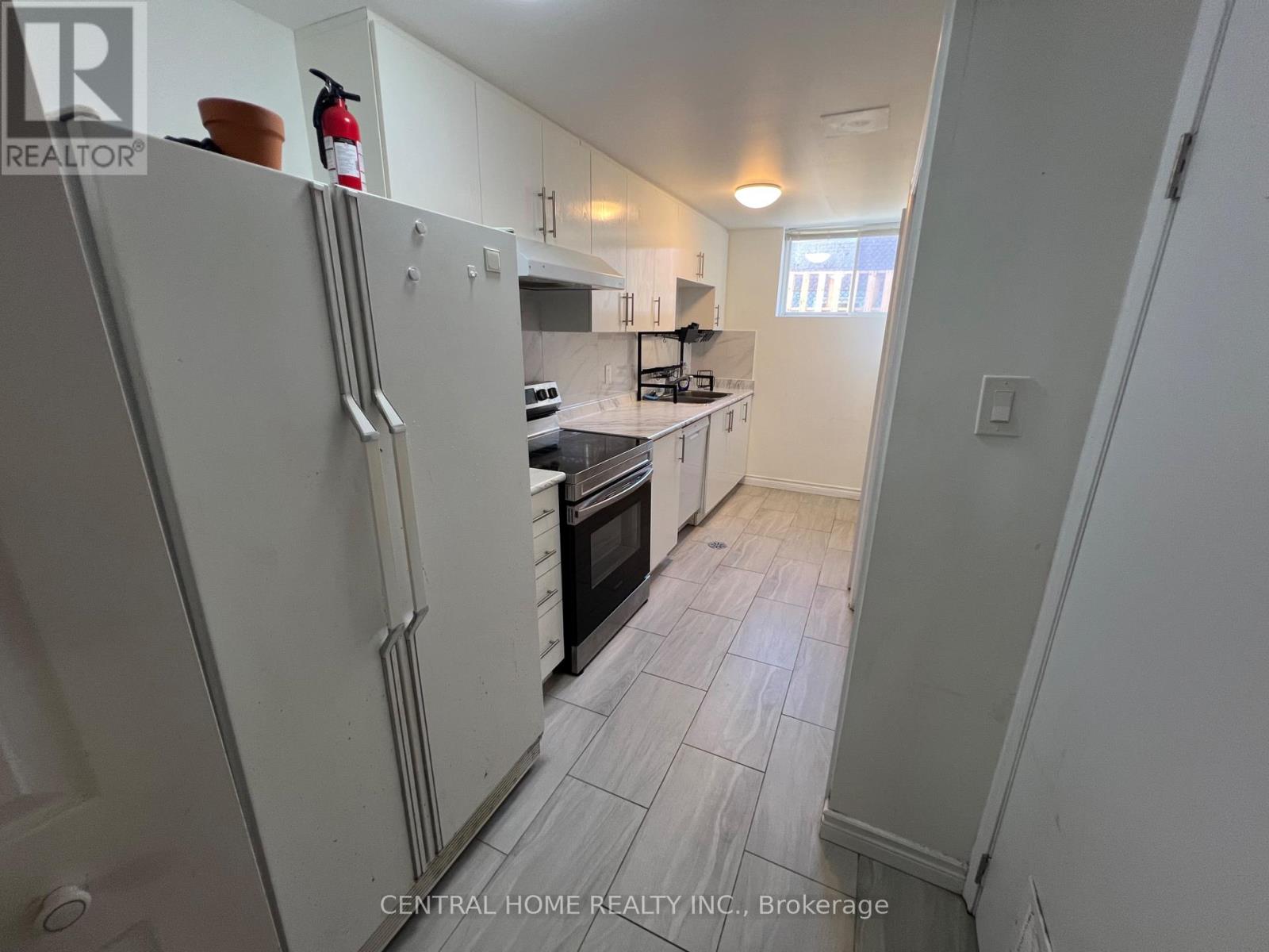 Lower - 299 Lakeview Boulevard Property Photo 8