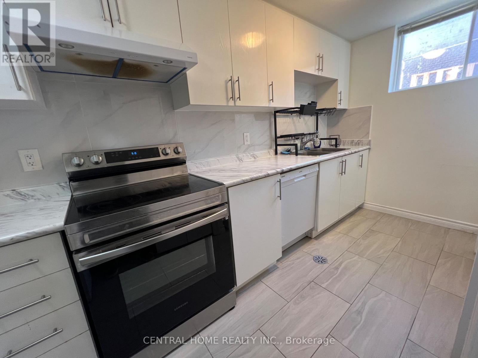 Lower - 299 Lakeview Boulevard Property Photo 9