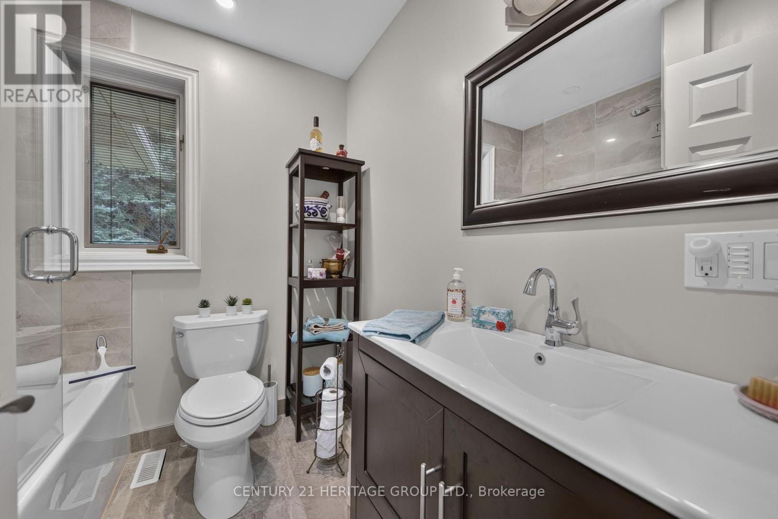 1 Arthur Evans Crescent Property Photo 28