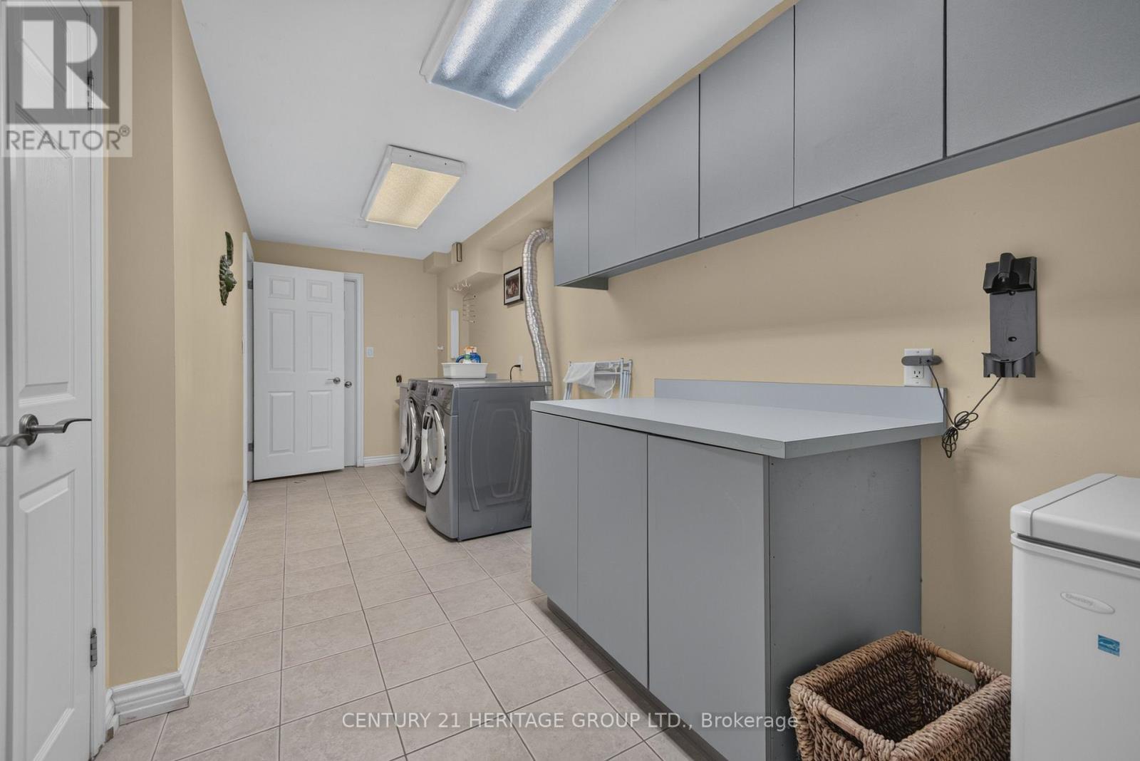 1 Arthur Evans Crescent Property Photo 42