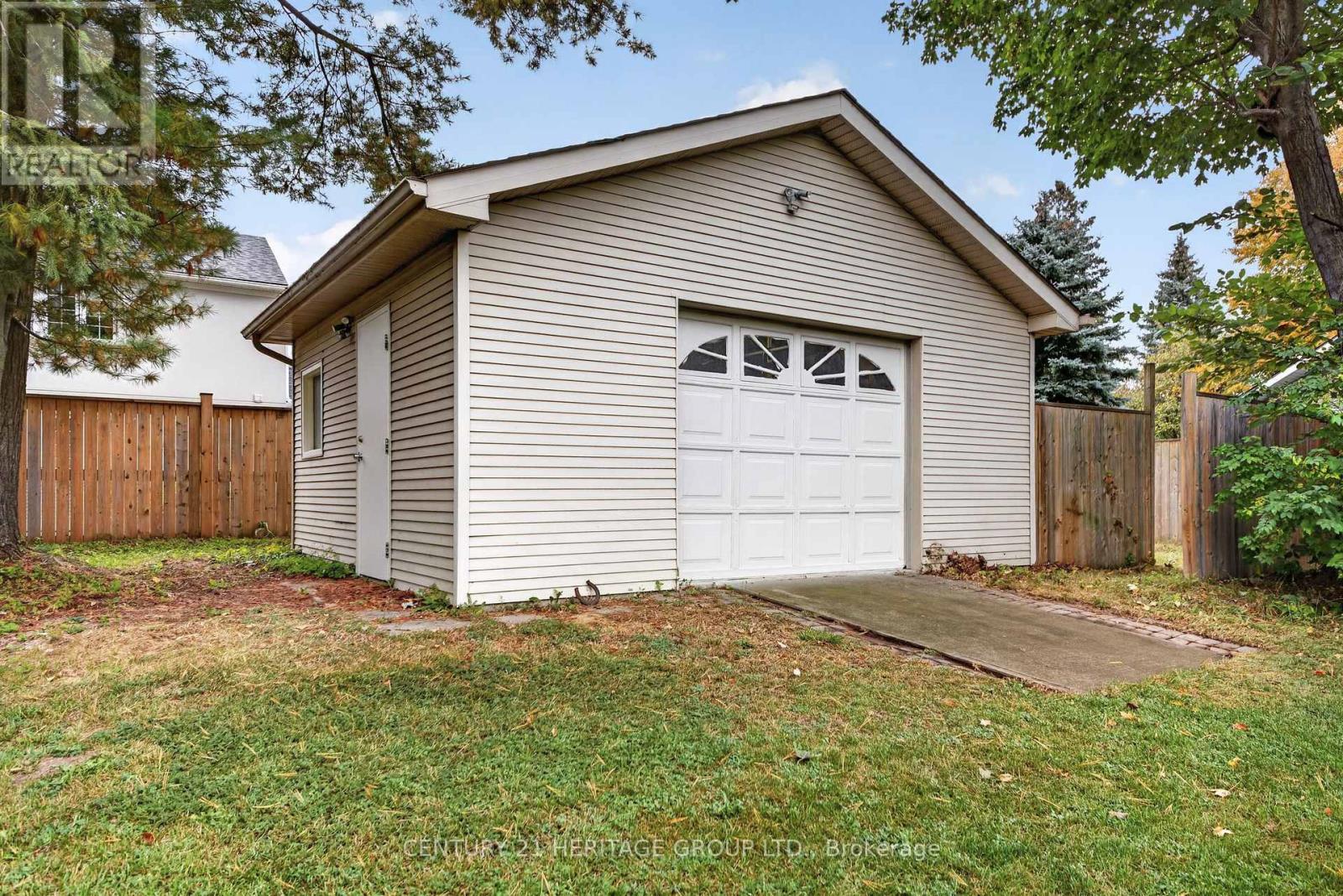 1 Arthur Evans Crescent Property Photo 48