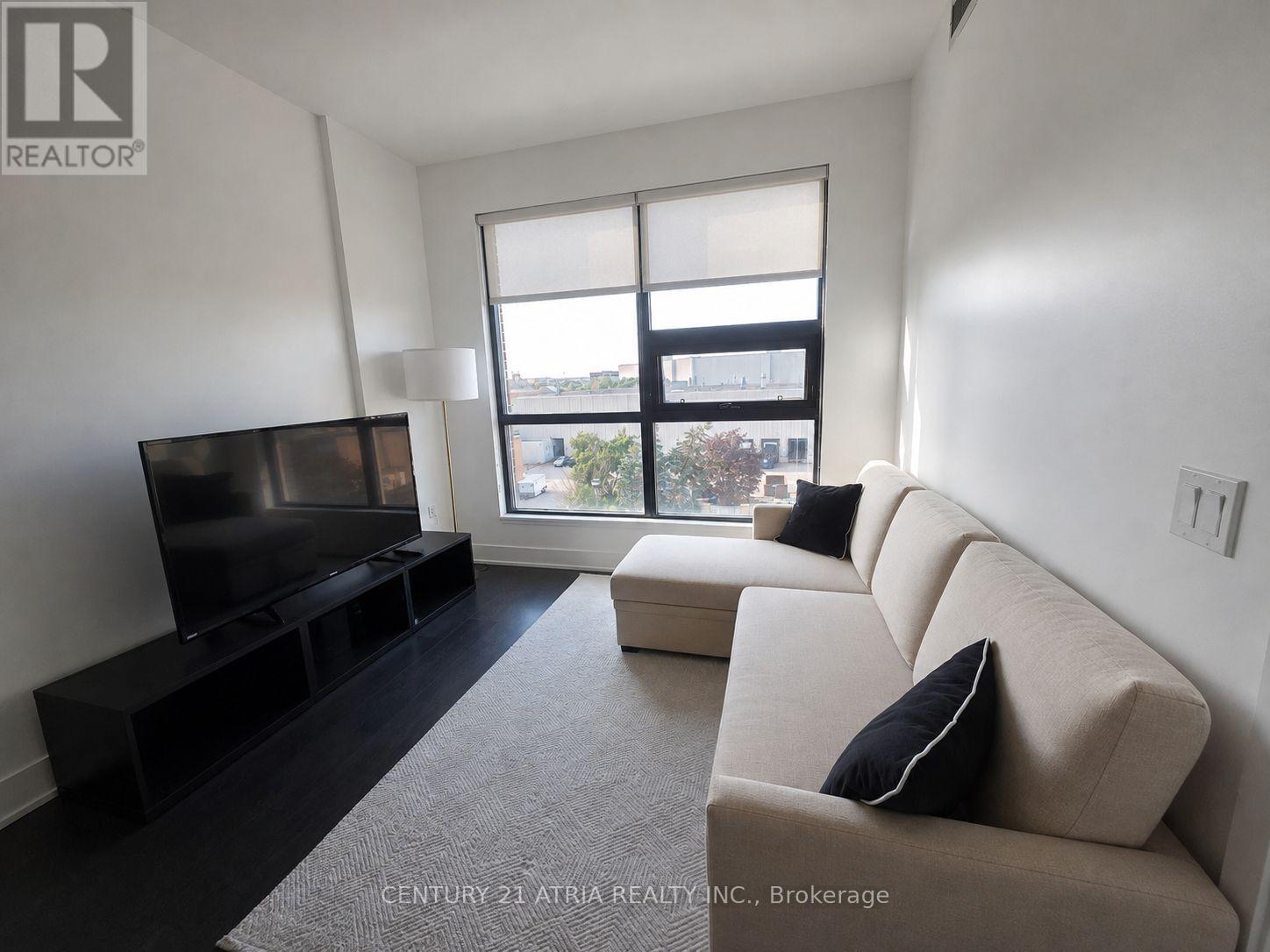 420 - 2908 Highway 7 Property Photo 4