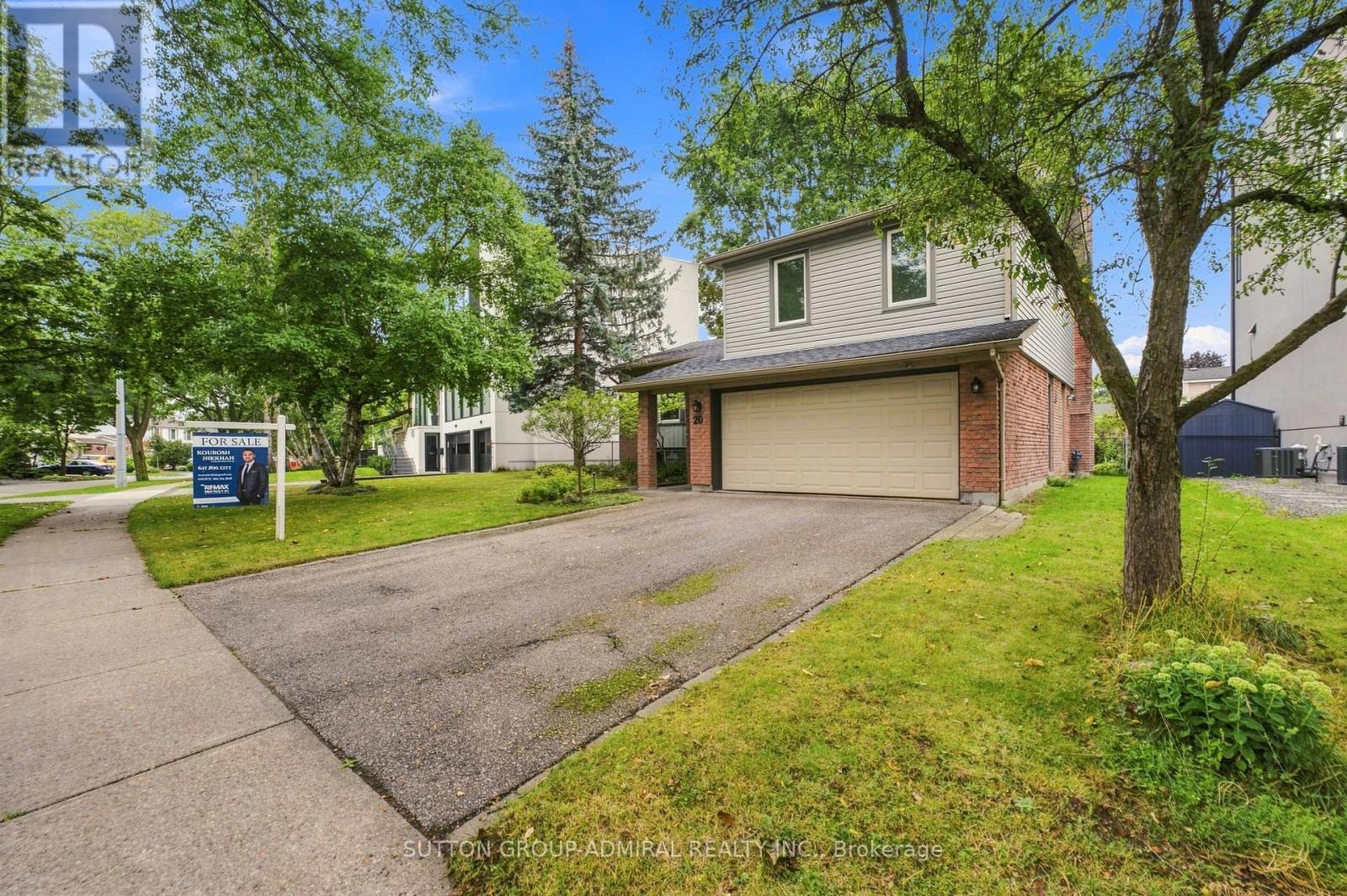 20 Sanderson Crescent Property Photo 2