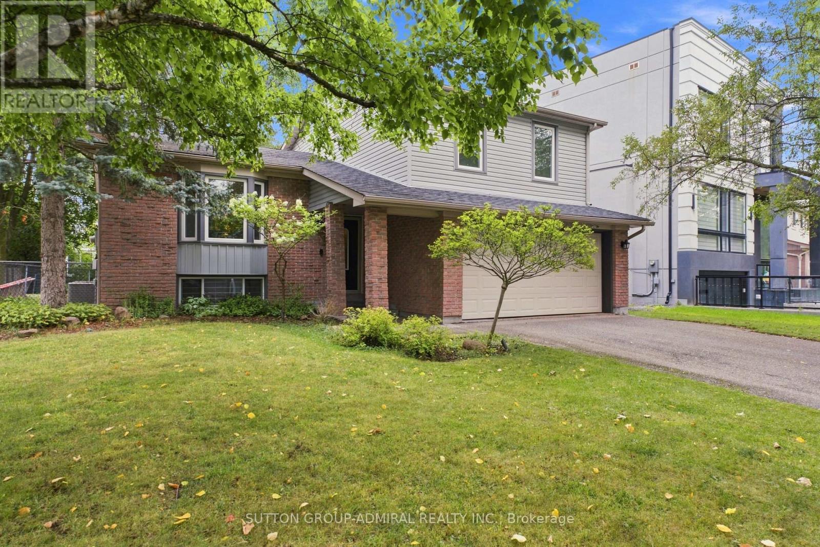 20 Sanderson Crescent Property Photo 3