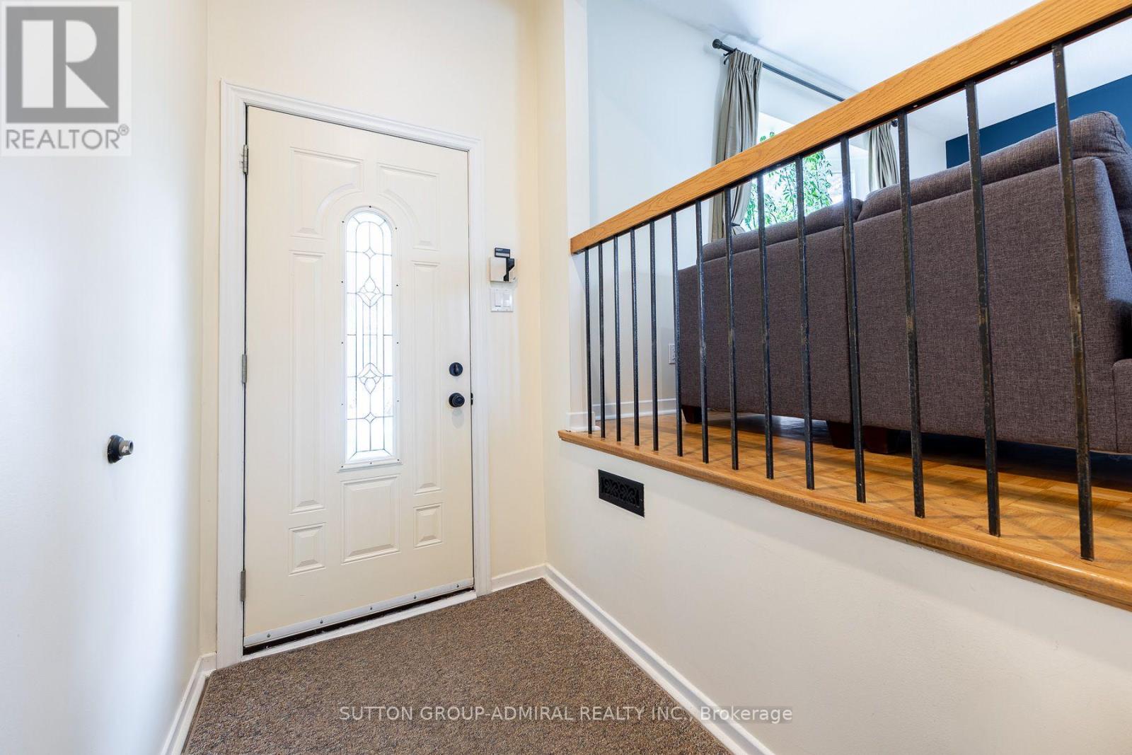 20 Sanderson Crescent Property Photo 4