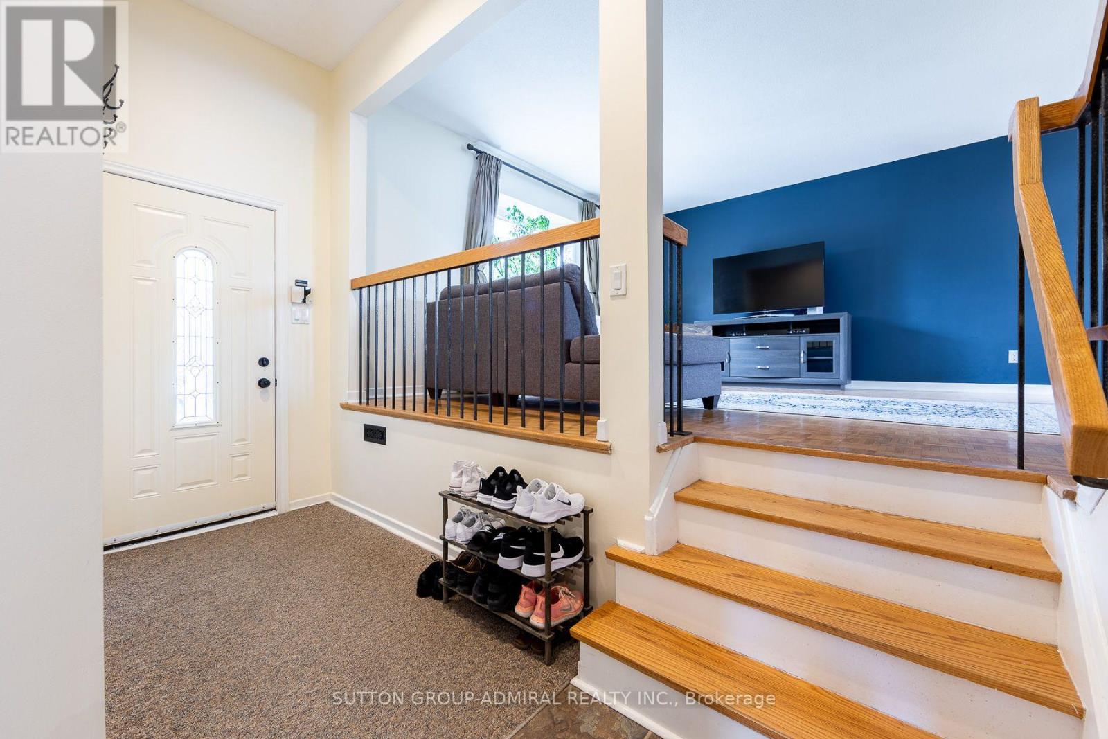 20 Sanderson Crescent Property Photo 5