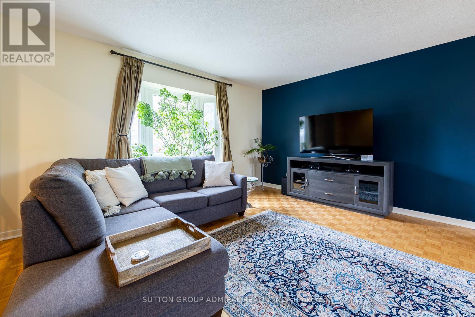 20 Sanderson Crescent Property Photo 6
