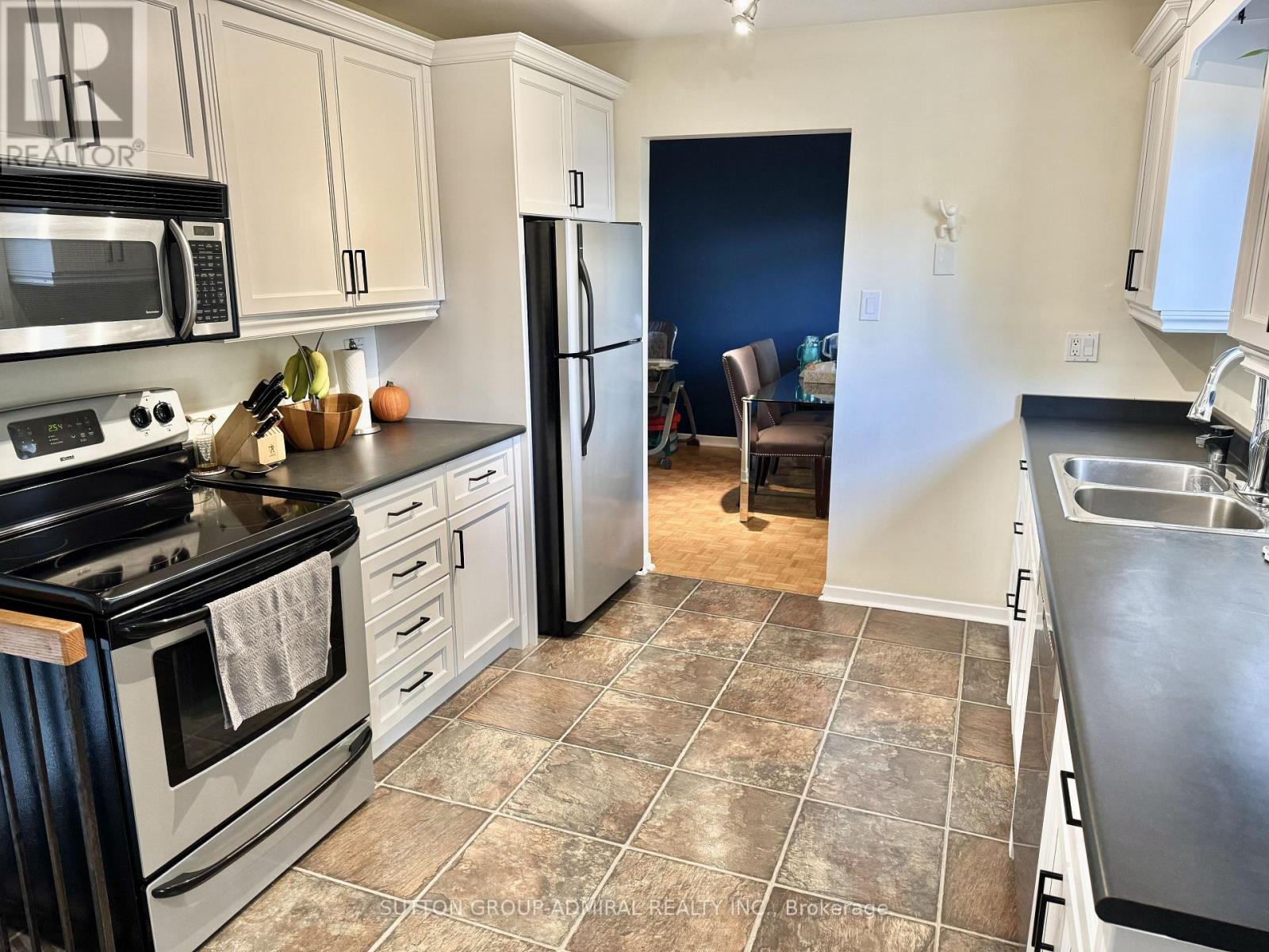 20 Sanderson Crescent Property Photo 10