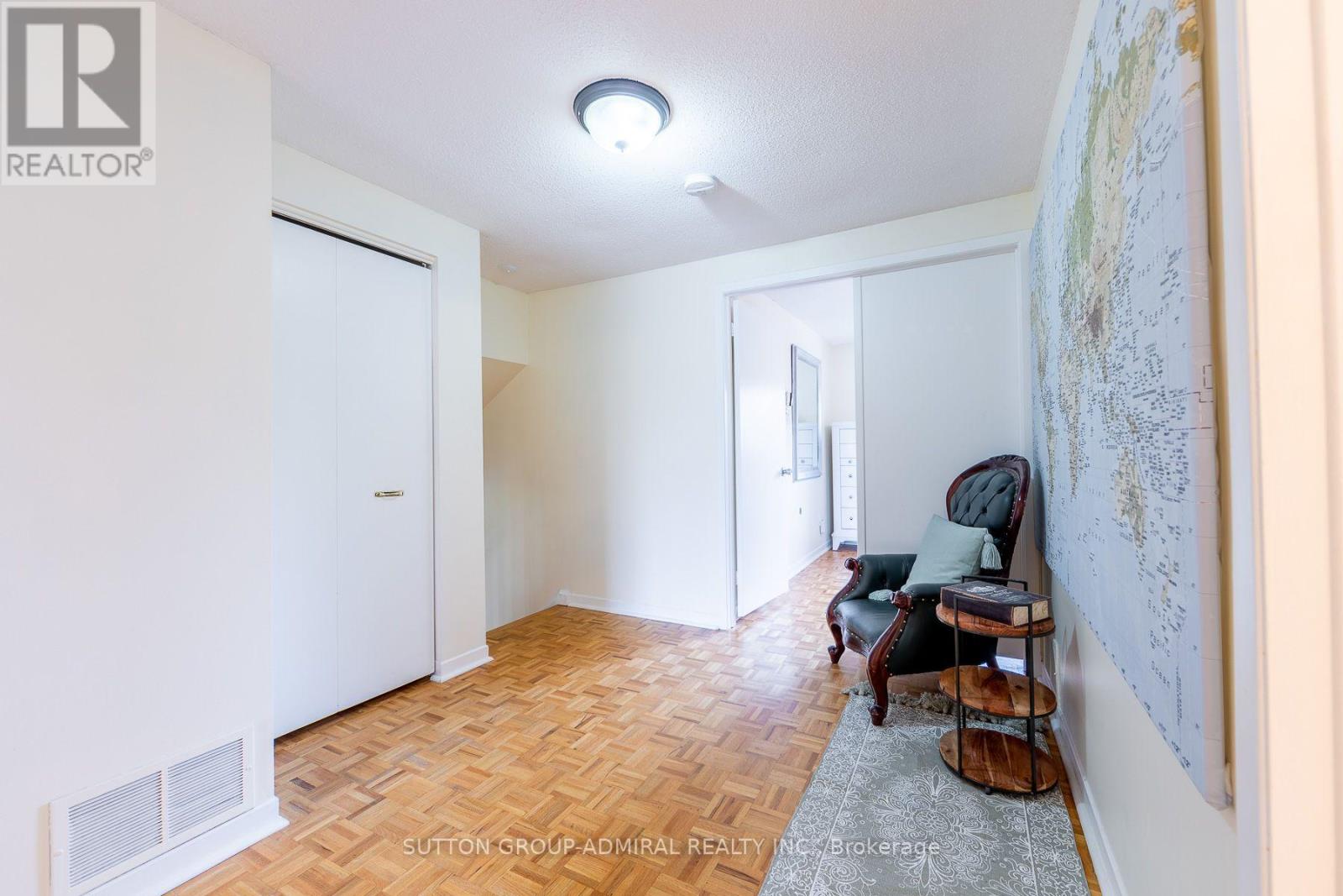 20 Sanderson Crescent Property Photo 15