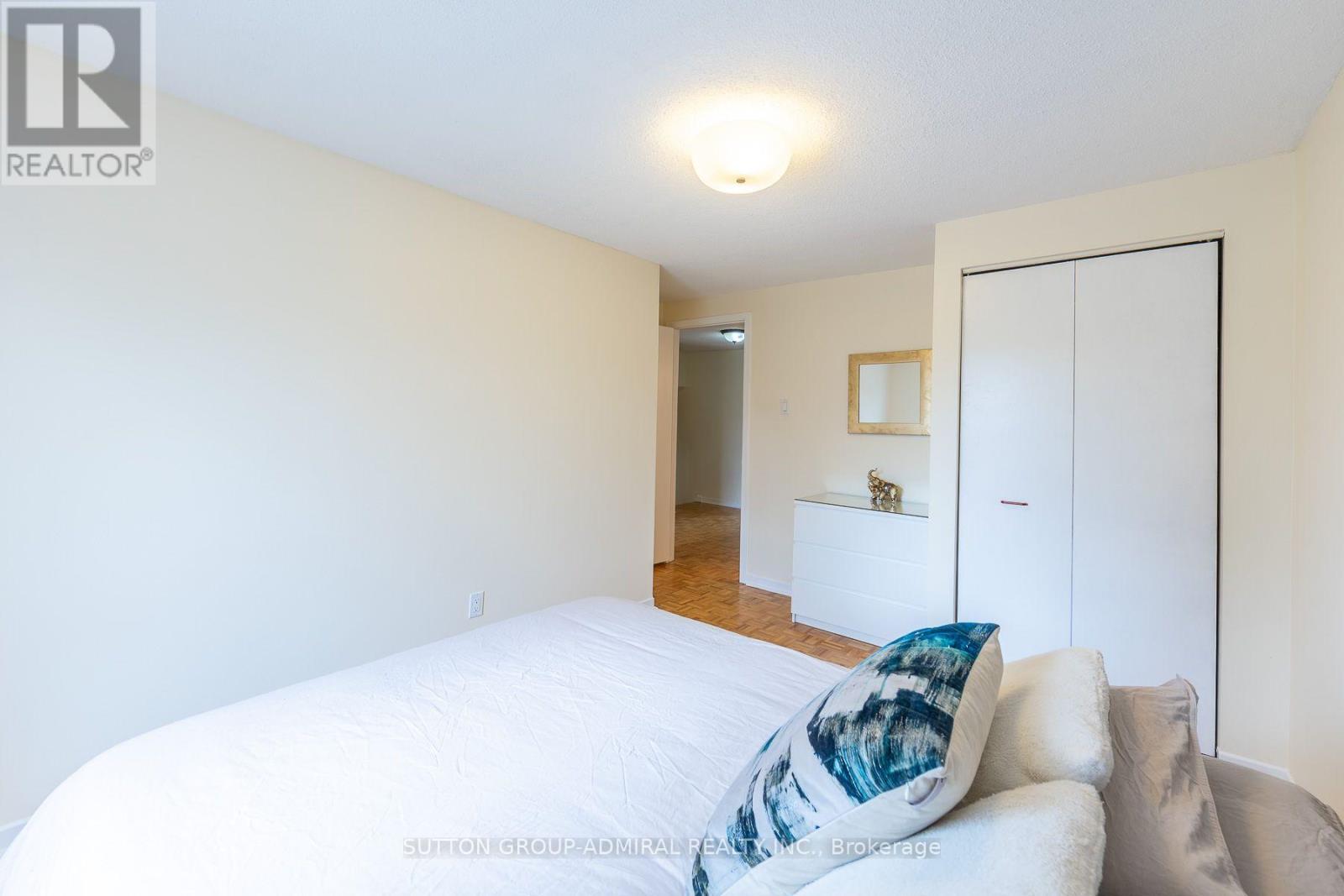 20 Sanderson Crescent Property Photo 20