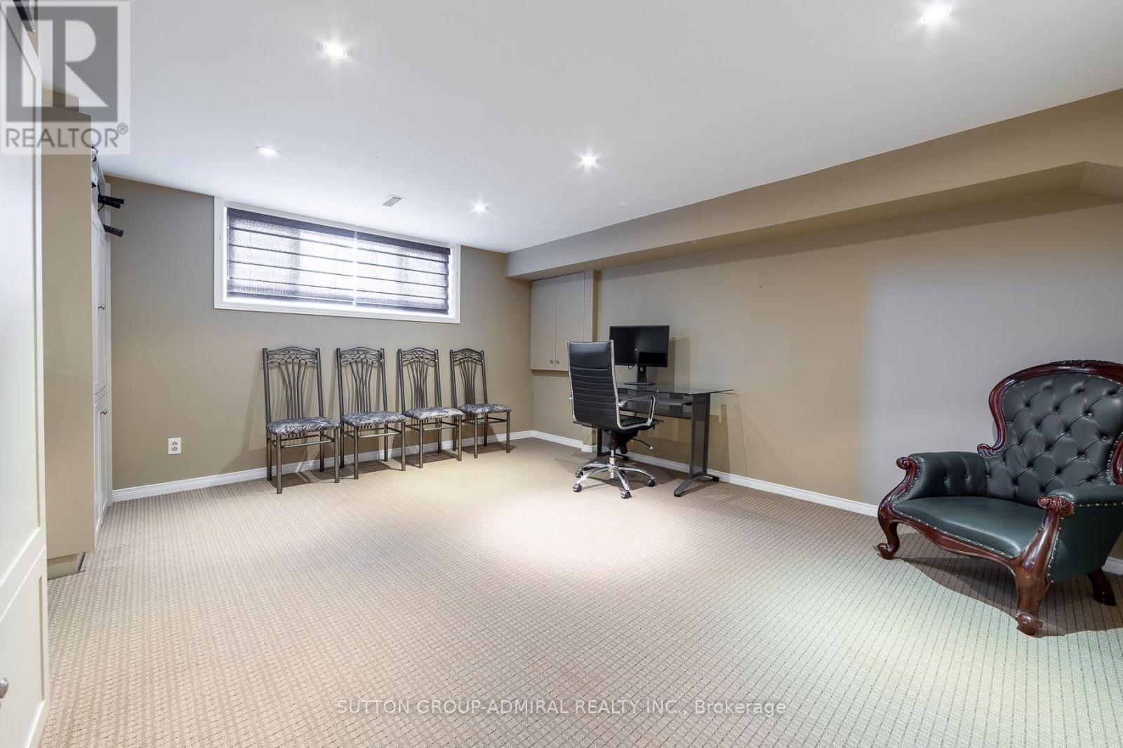 20 Sanderson Crescent Property Photo 25