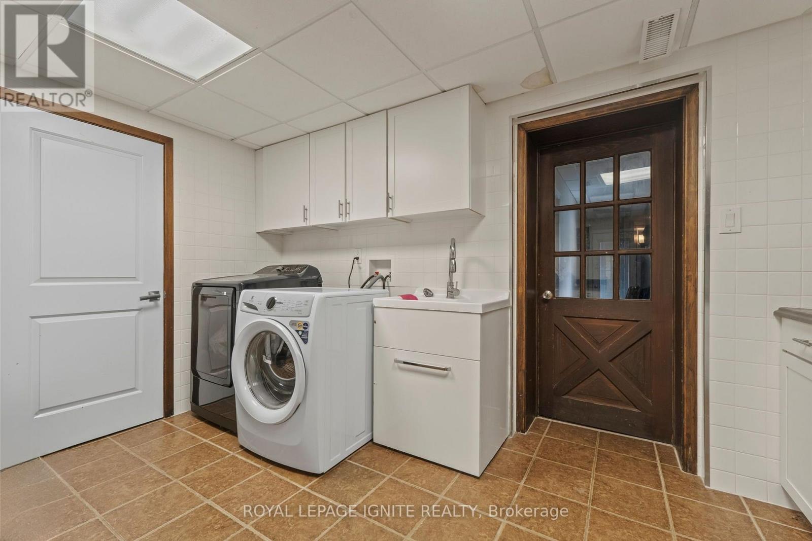 8 Ridgevale Drive Property Photo 29