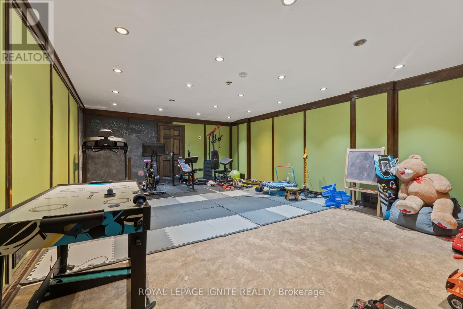 8 Ridgevale Drive Property Photo 32