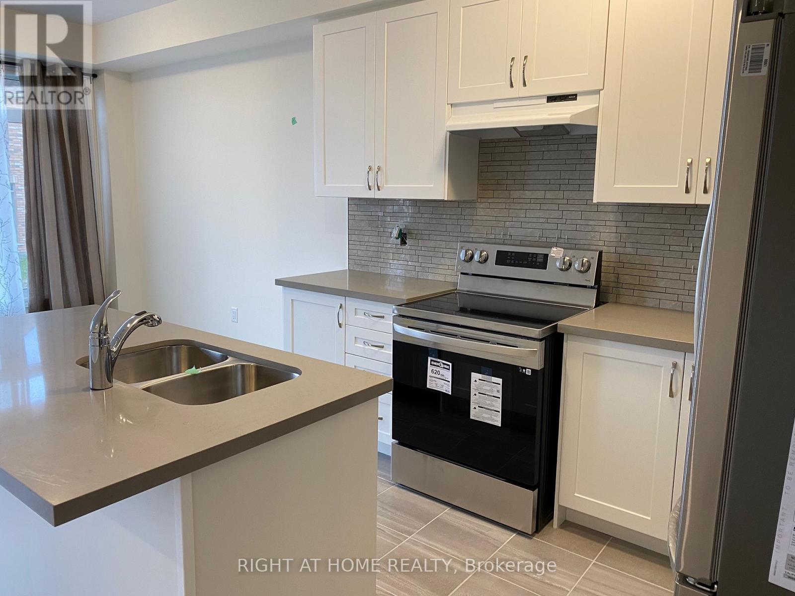 2250 Grainger Loop Property Photo 3