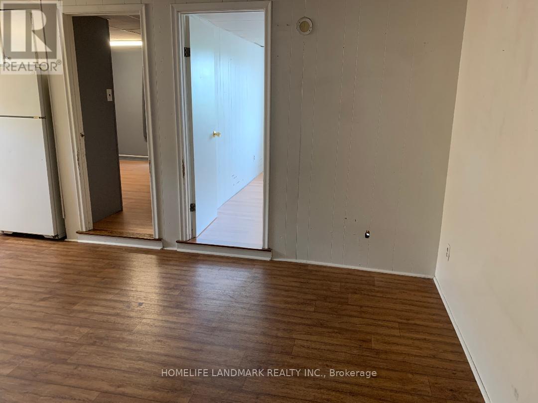 9 - 2 Bascom Street S Property Photo 8