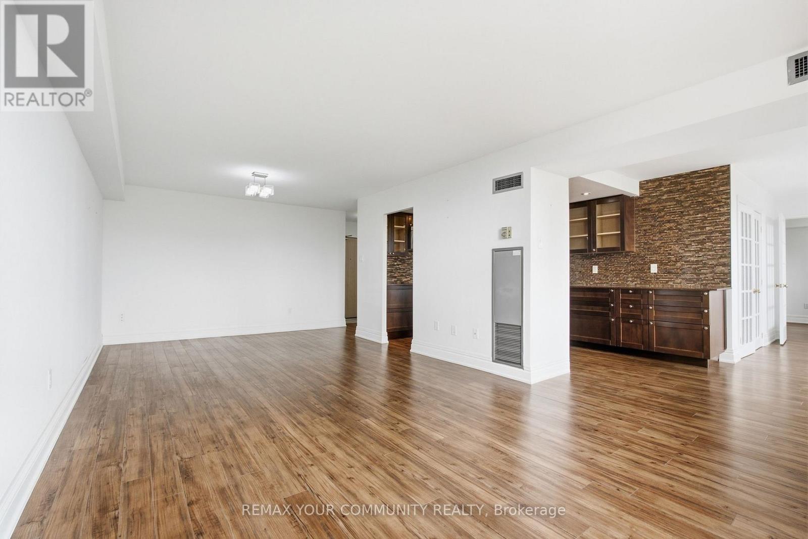 402 - 20 Harding Boulevard Property Photo 10