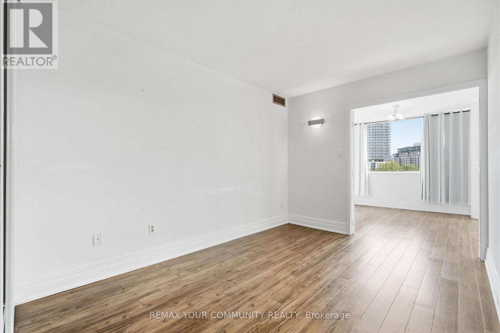 402 - 20 Harding Boulevard Property Photo 28
