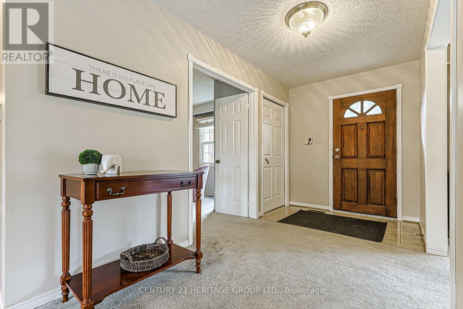 20 Simmons Crescent Property Photo 3