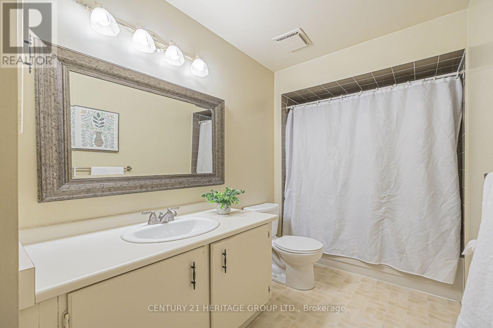 20 Simmons Crescent Property Photo 16