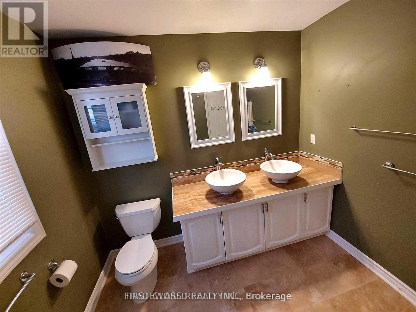 #1 - 880 Leslie Valley Drive Property Photo 2