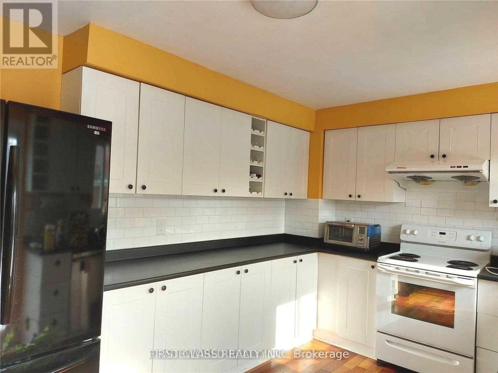 #1 - 880 Leslie Valley Drive Property Photo 6