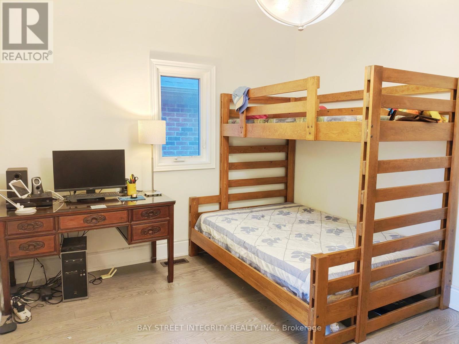 211 Hillsview Drive Property Photo 12