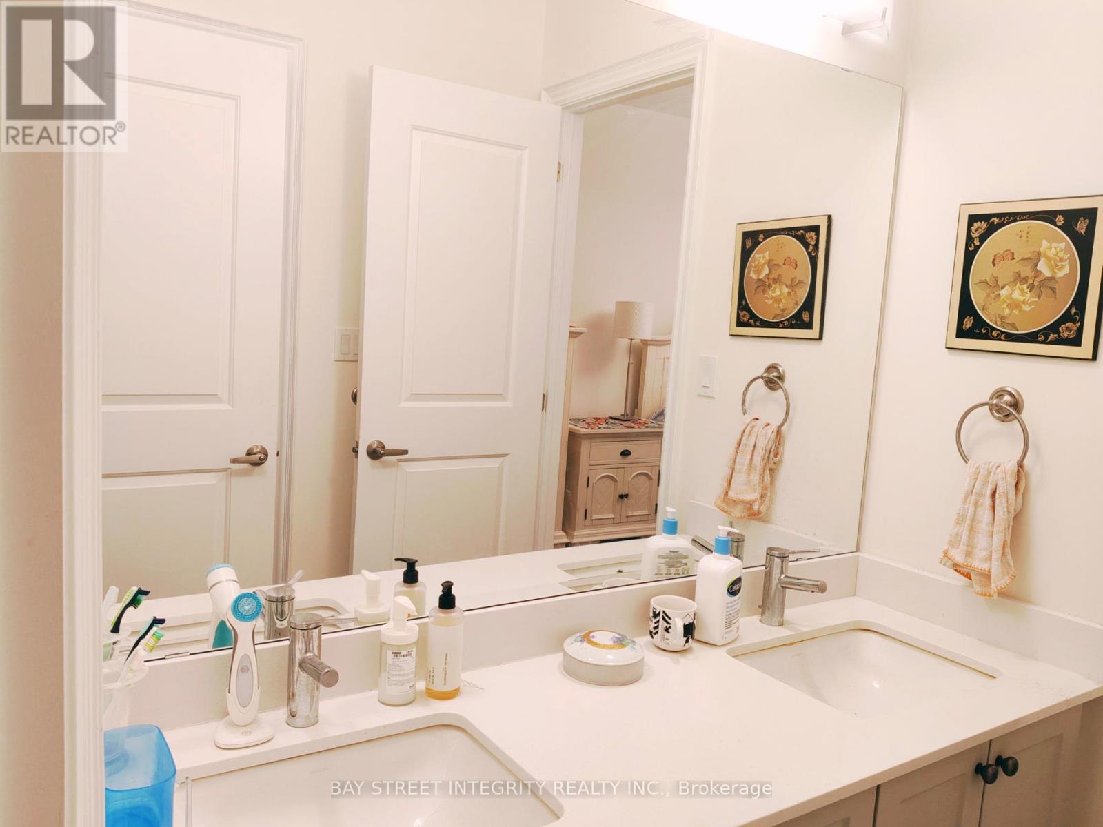 211 Hillsview Drive Property Photo 16