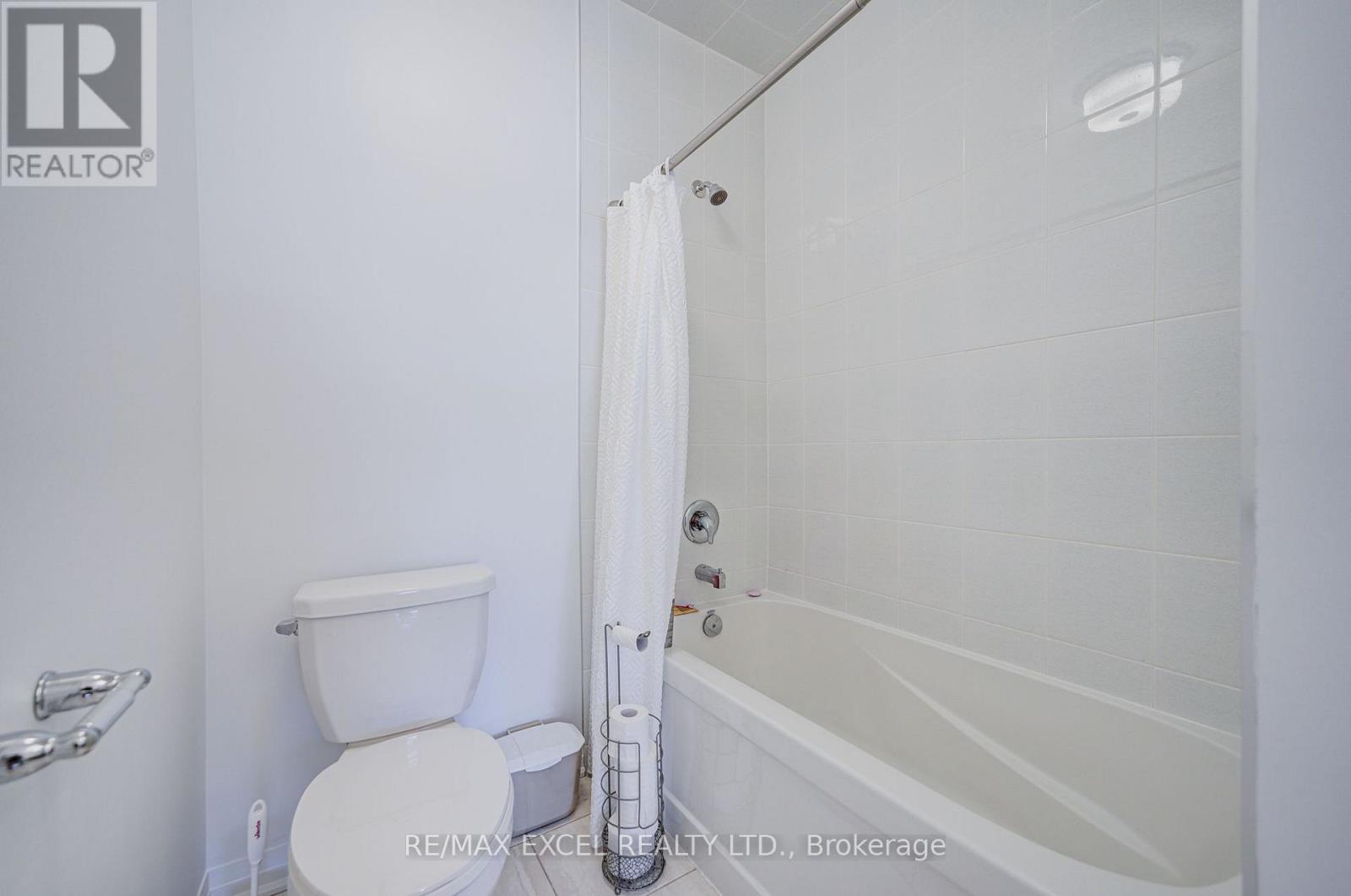 103 - 2 Adam Sellers Street Property Photo 25
