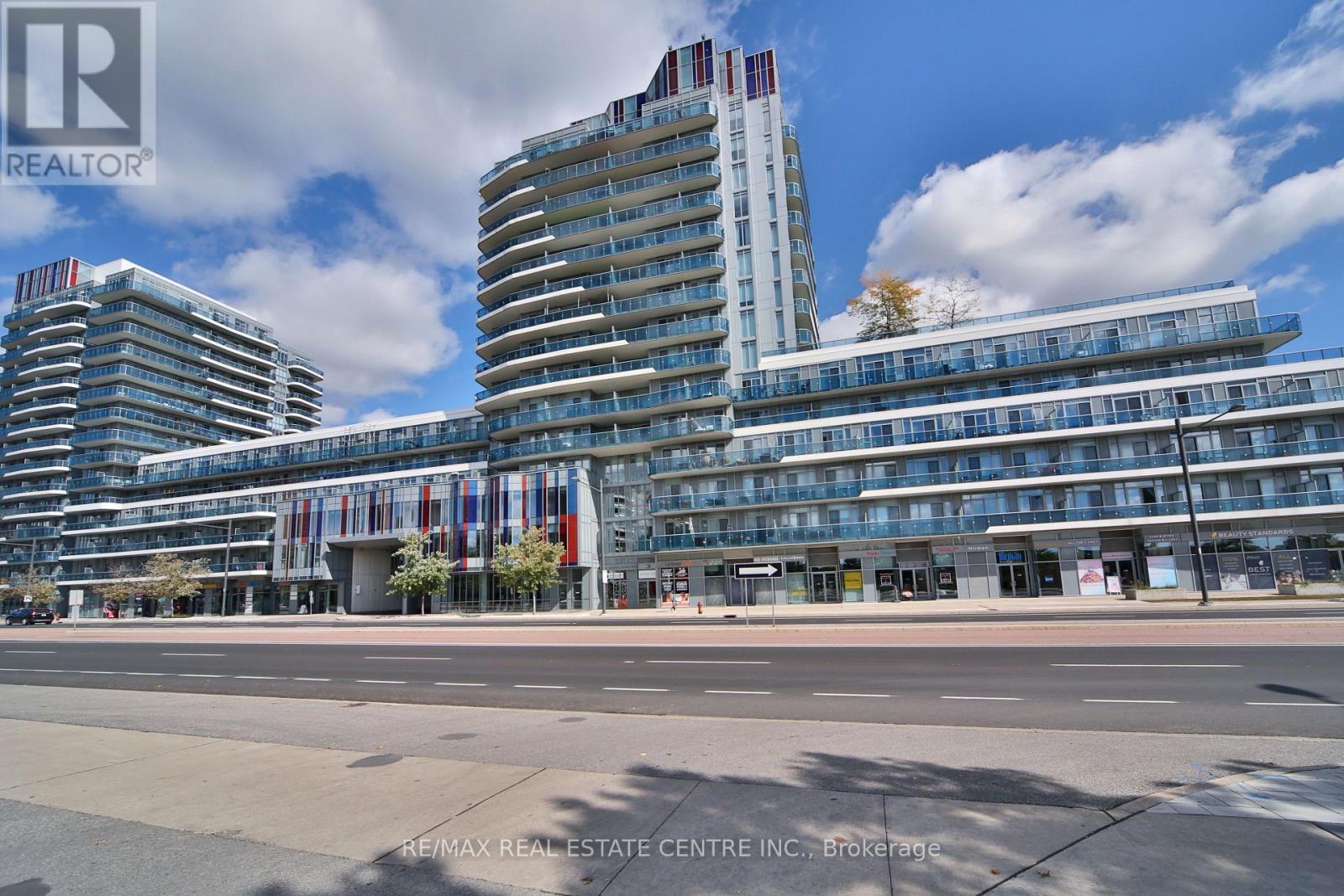 315 - 9471 Yonge Street Photo de la propriété 1