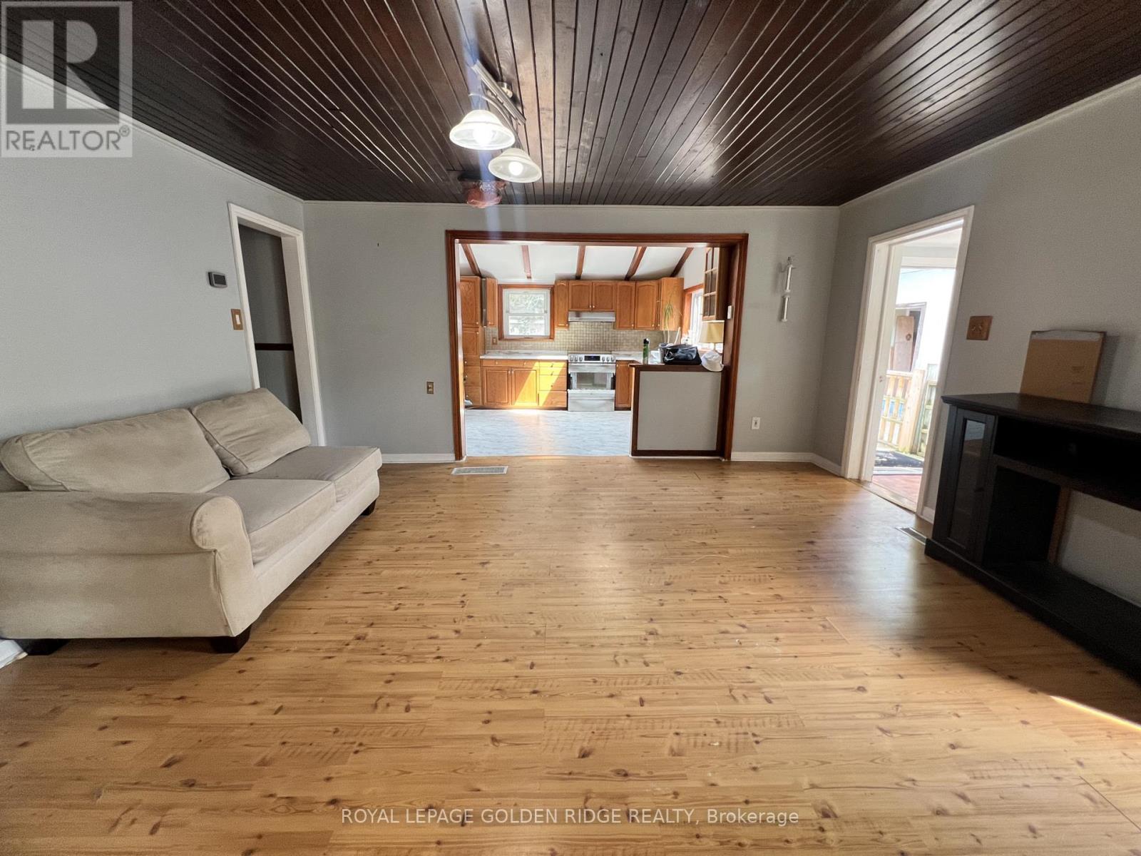 1773 20th Side Road Property Photo 3