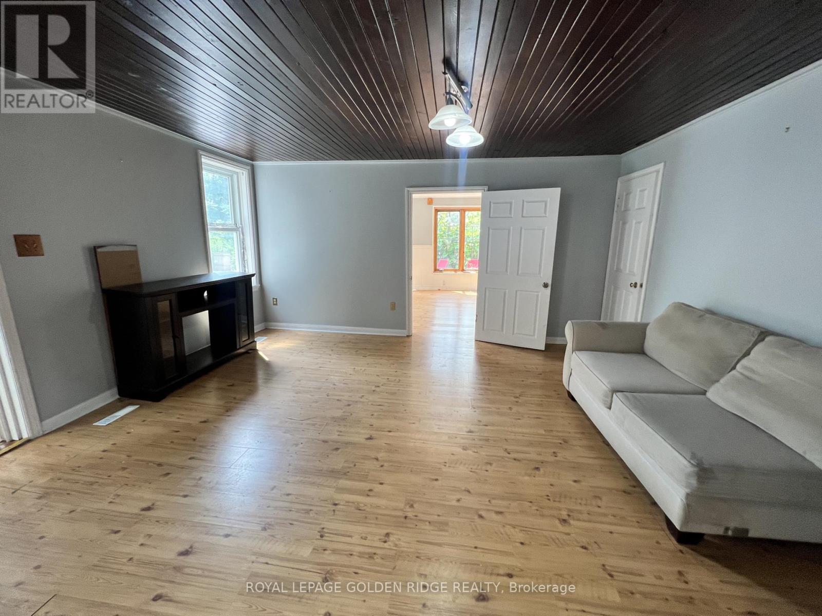1773 20th Side Road Property Photo 4