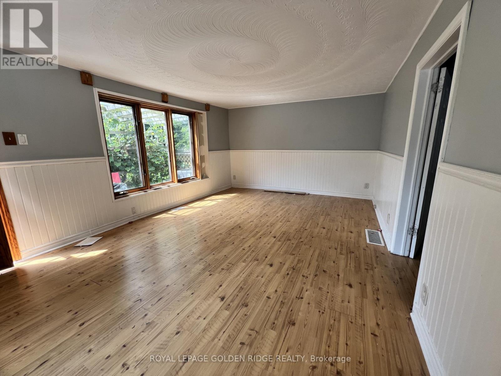 1773 20th Side Road Property Photo 5