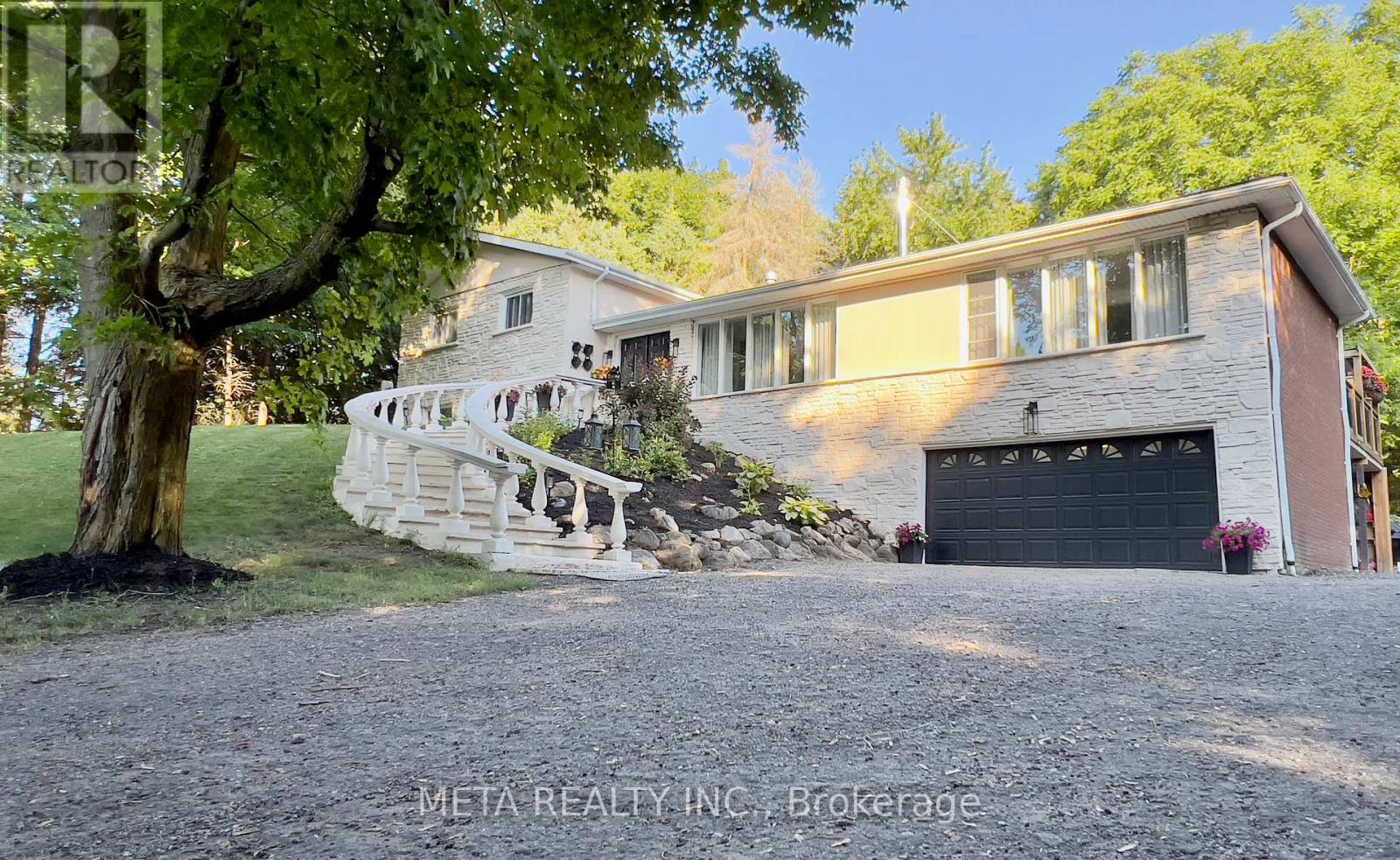 5653 7th Line Property Photo 4