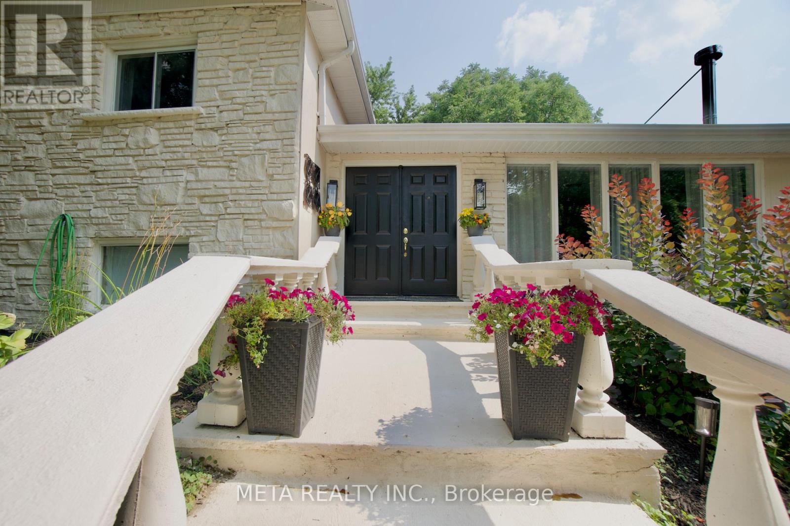 5653 7th Line Property Photo 5