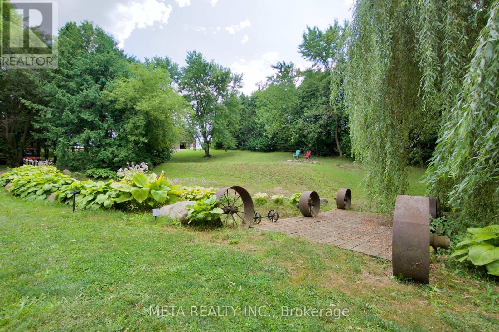 5653 7th Line Property Photo 6
