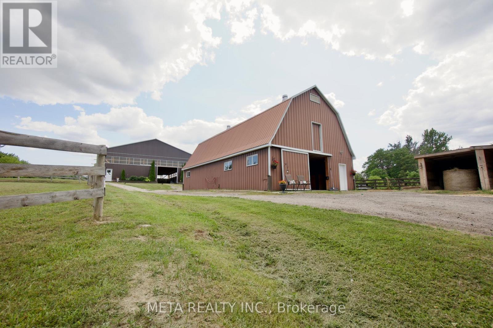 5653 7th Line Property Photo 7