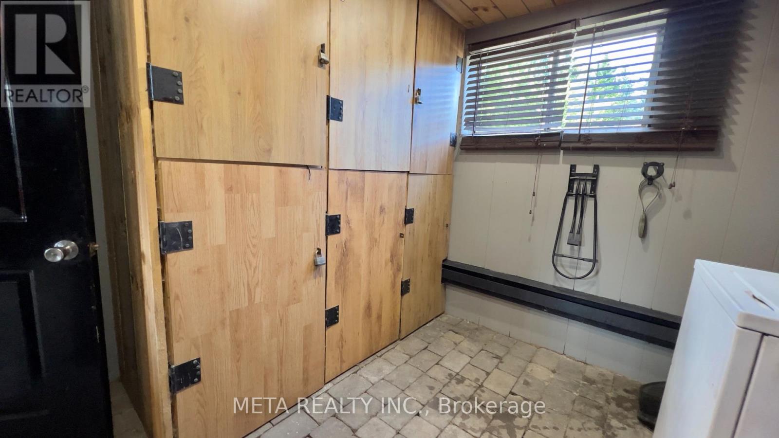 5653 7th Line Property Photo 22