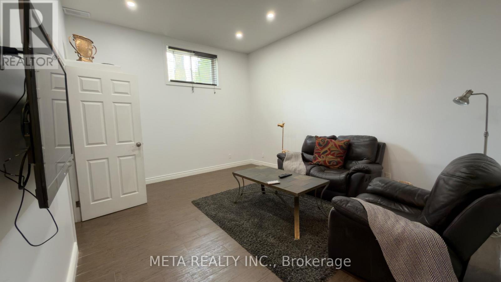 5653 7th Line Property Photo 32