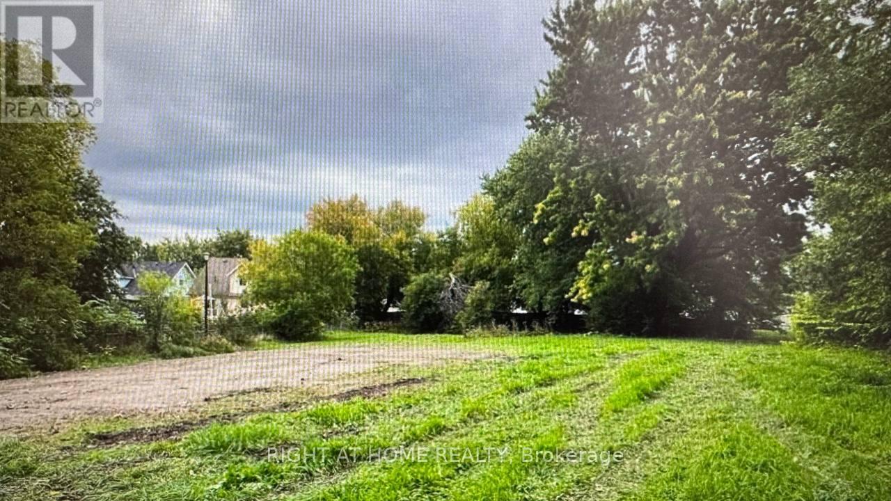 7878 Yonge Street Property Photo 2