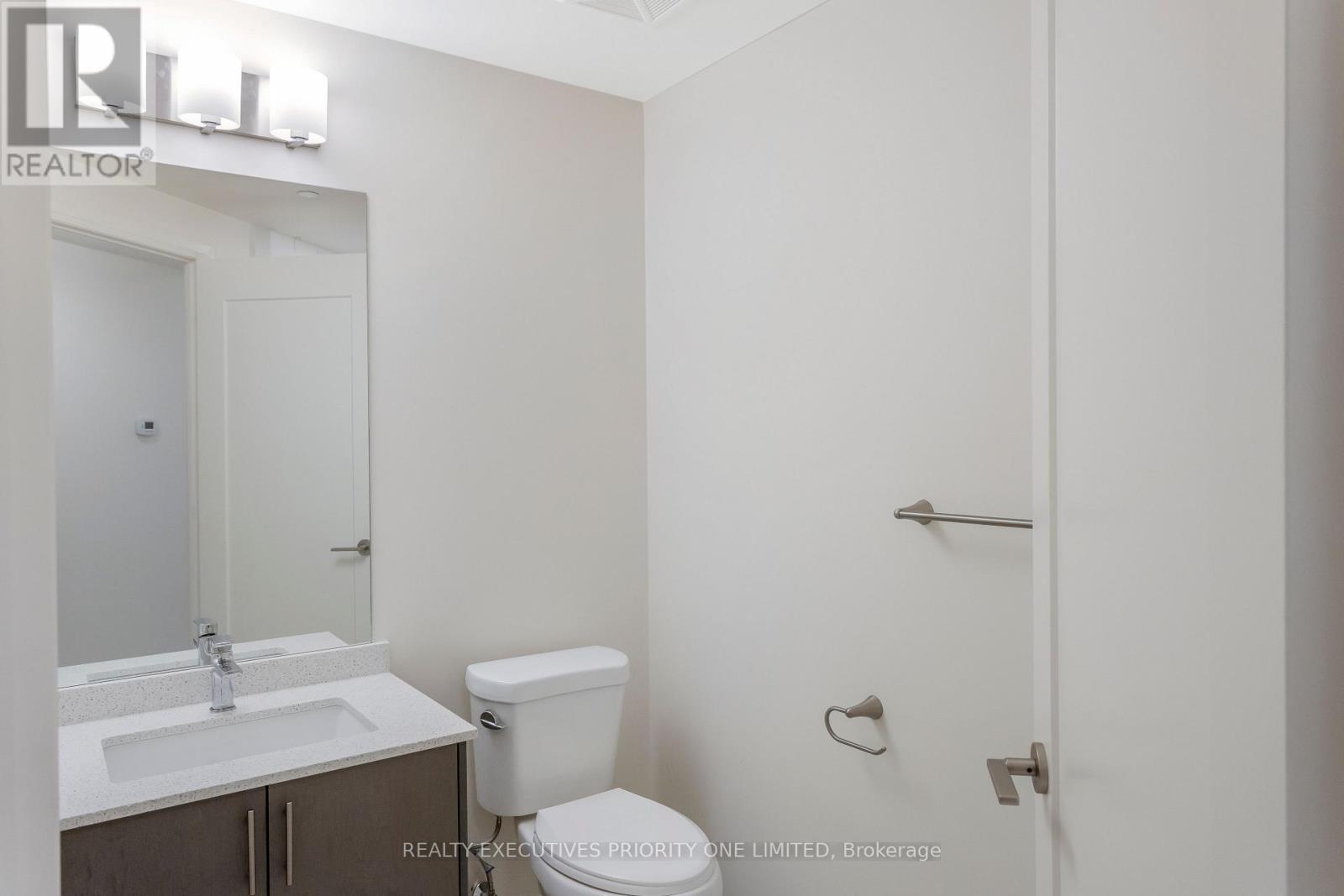 2018 - 9000 Jane Street Property Photo 7