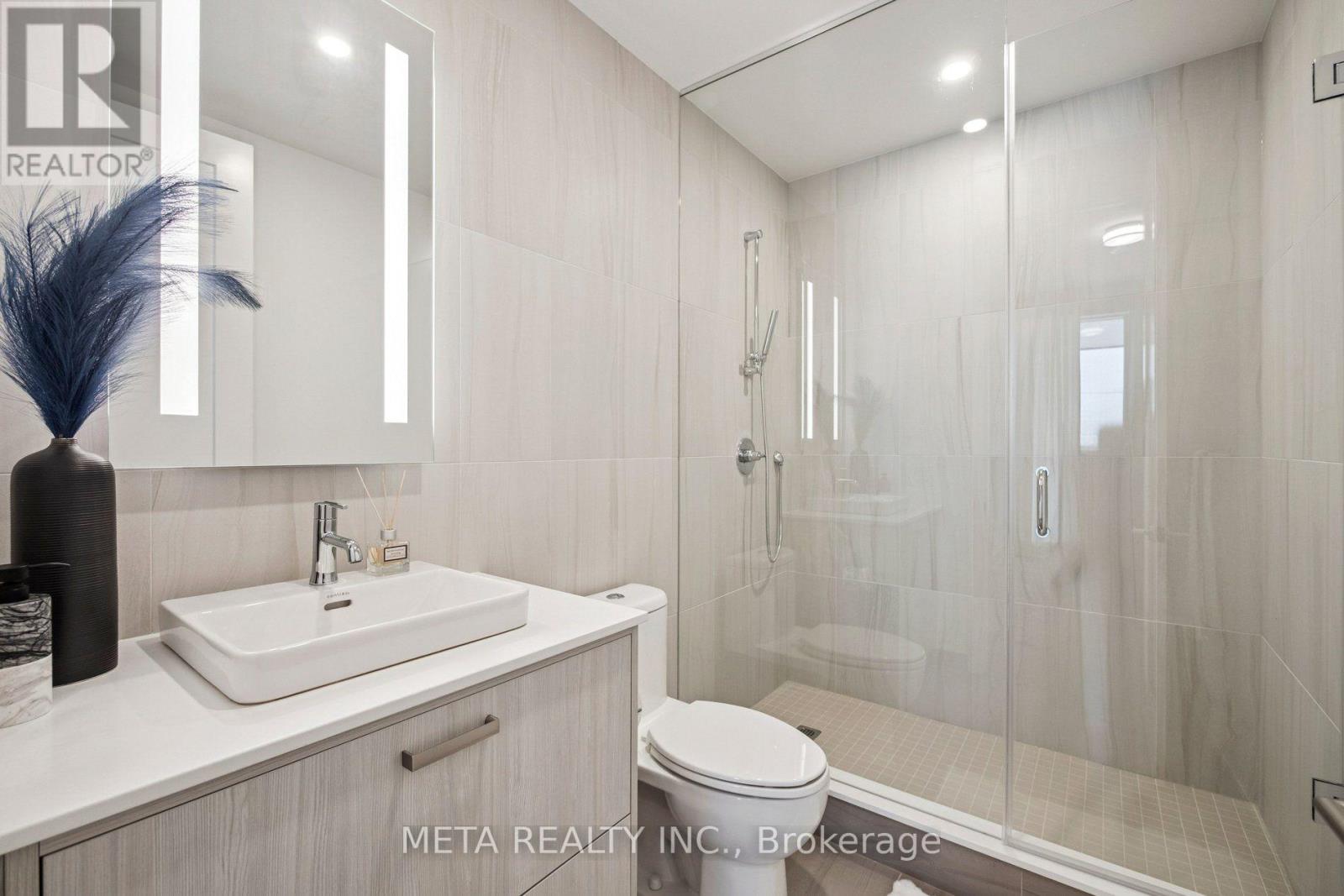 315 - 399 Royal Orchard Boulevard Property Photo 8