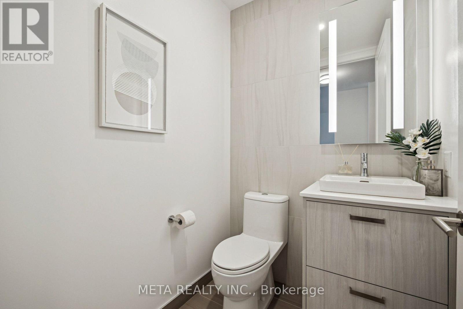 315 - 399 Royal Orchard Boulevard Property Photo 11