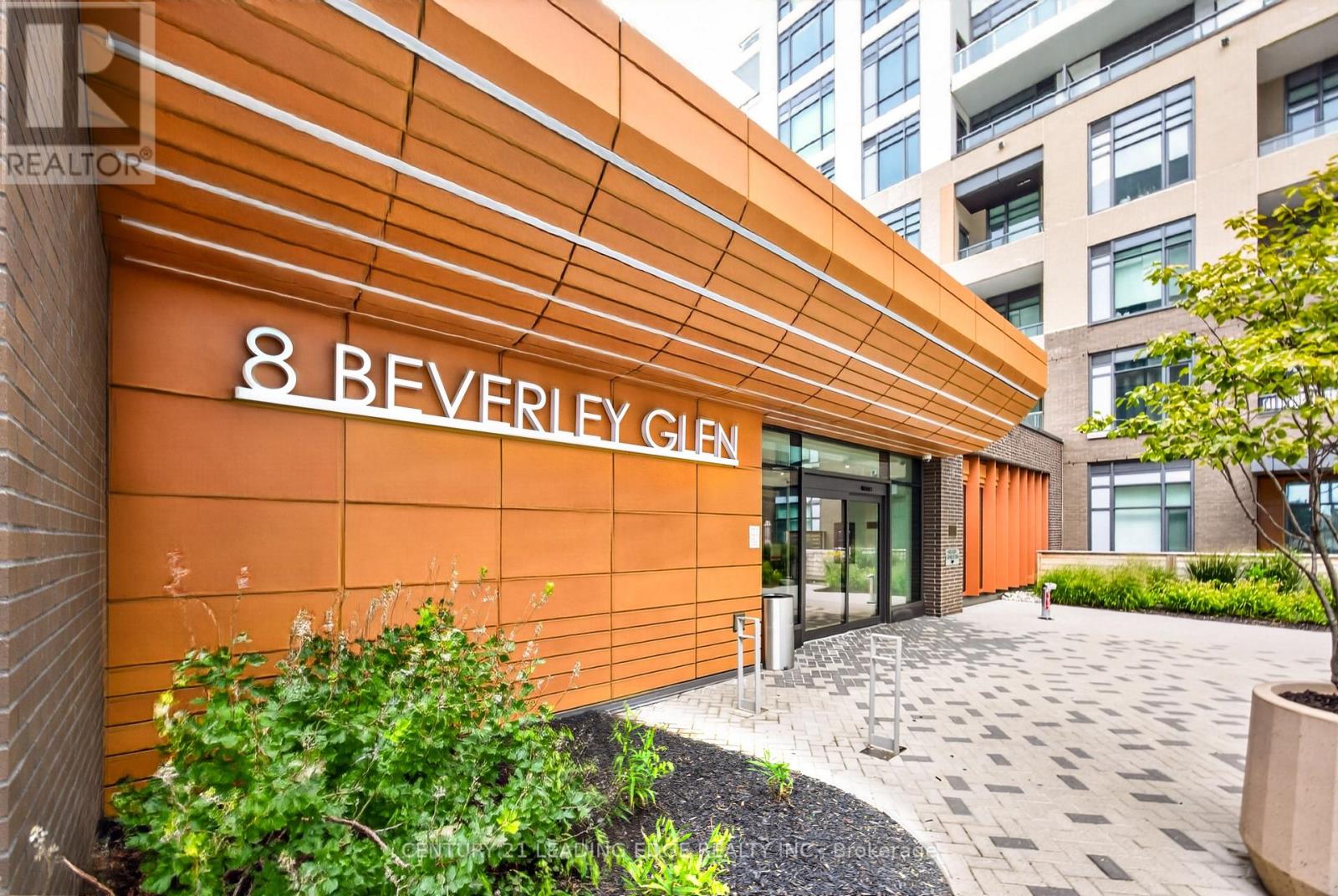 1010 - 8 Beverley Glen Boulevard Property Photo 1