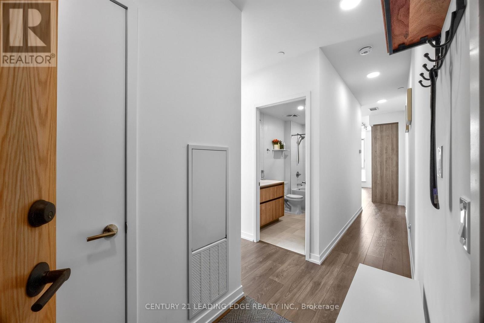 1010 - 8 Beverley Glen Boulevard Property Photo 3