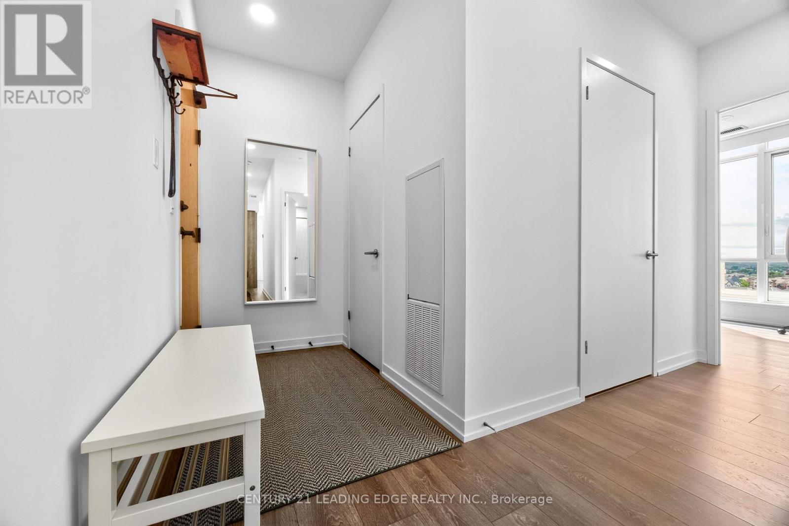 1010 - 8 Beverley Glen Boulevard Property Photo 4