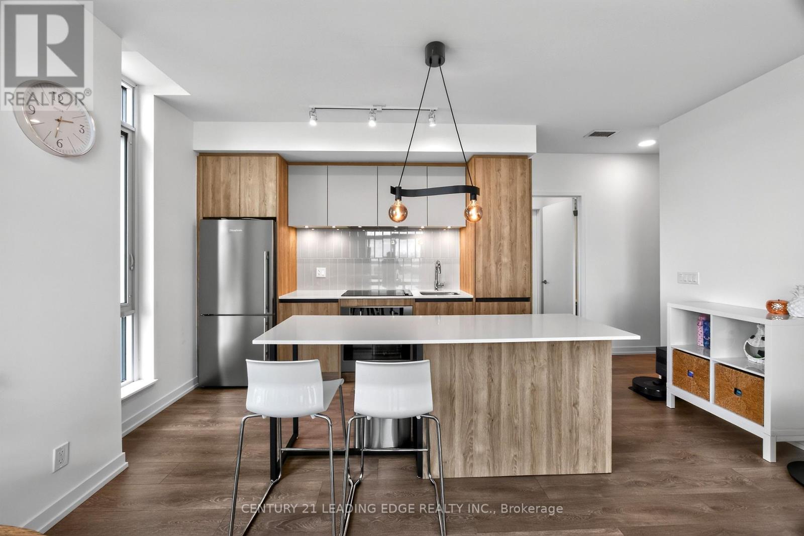 1010 - 8 Beverley Glen Boulevard Property Photo 7