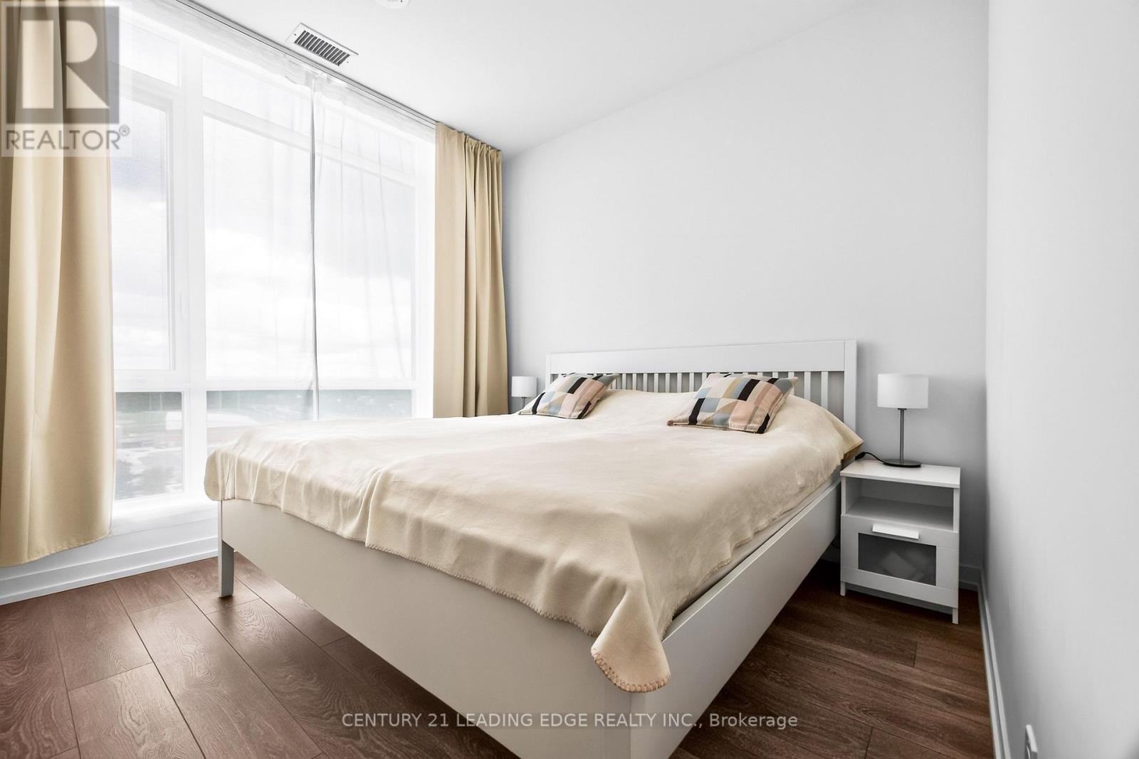 1010 - 8 Beverley Glen Boulevard Property Photo 11