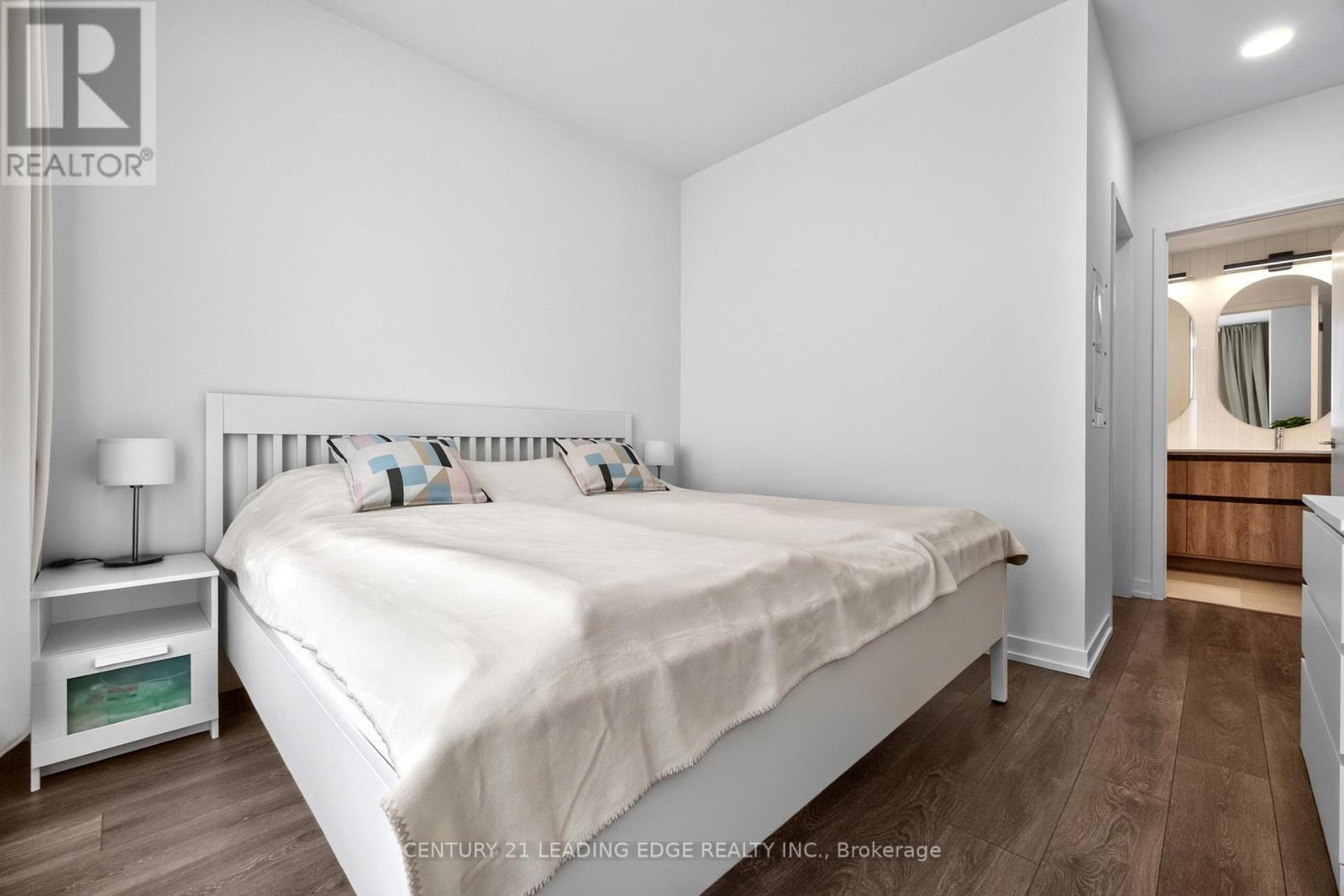 1010 - 8 Beverley Glen Boulevard Property Photo 12