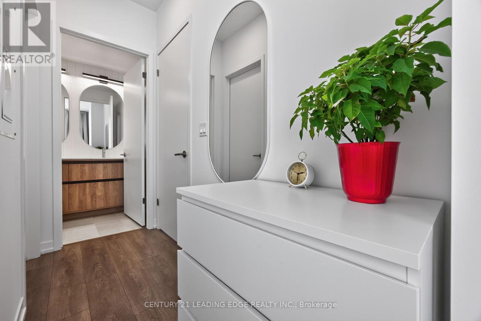 1010 - 8 Beverley Glen Boulevard Property Photo 13